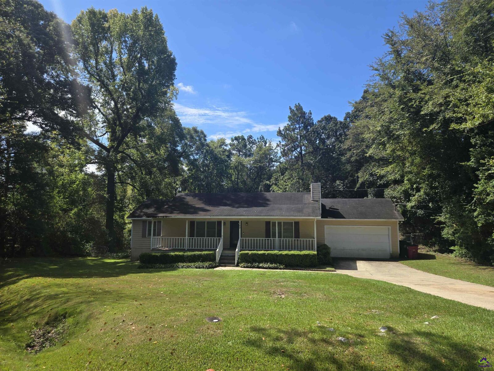 Property Photo:  102 Colllins Court  GA 31216-0000 