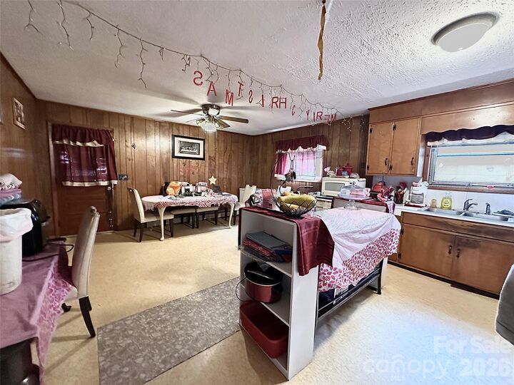 Property Photo: 2687 Ellis Deal Avenue NC 28690