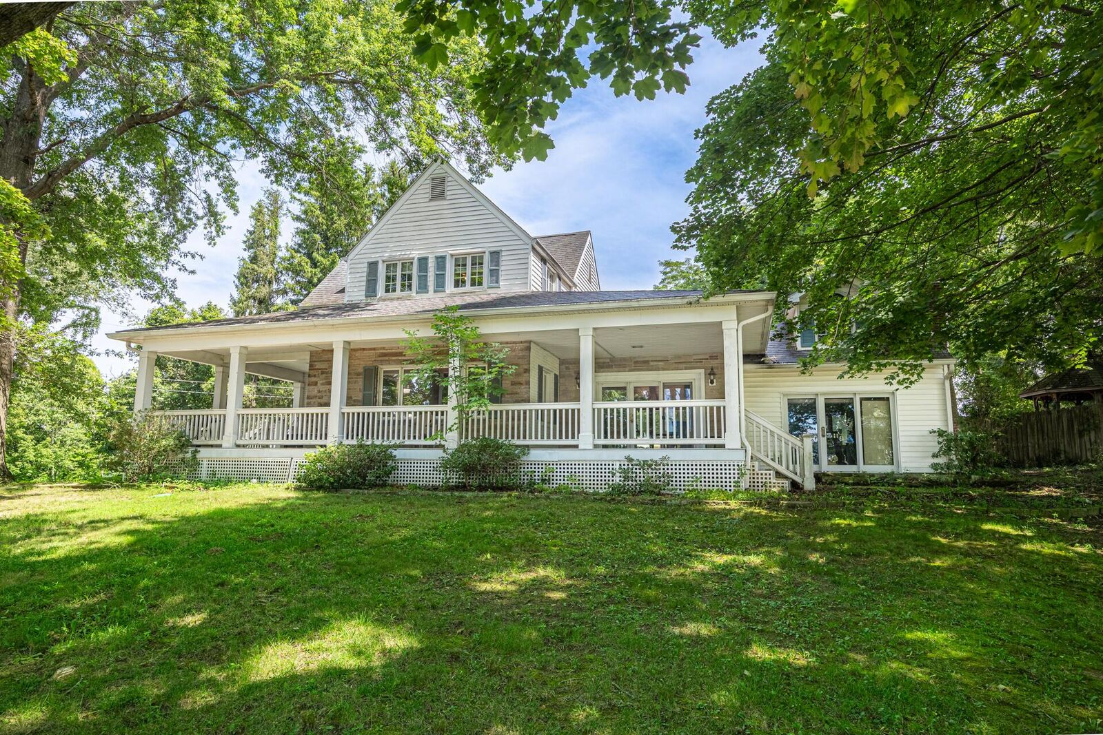 Property Photo:  2001 Cambridge Road  OH 43812 