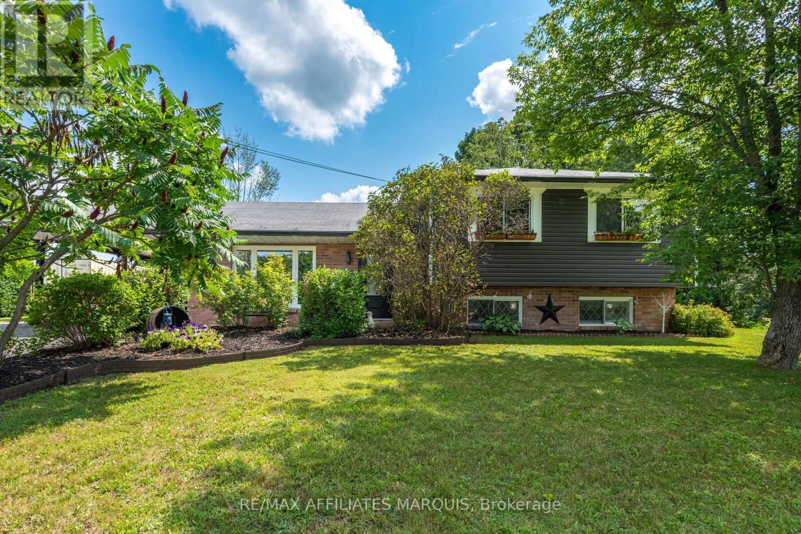 Property Photo: 3 Sunset Drive ON K7A 4S5