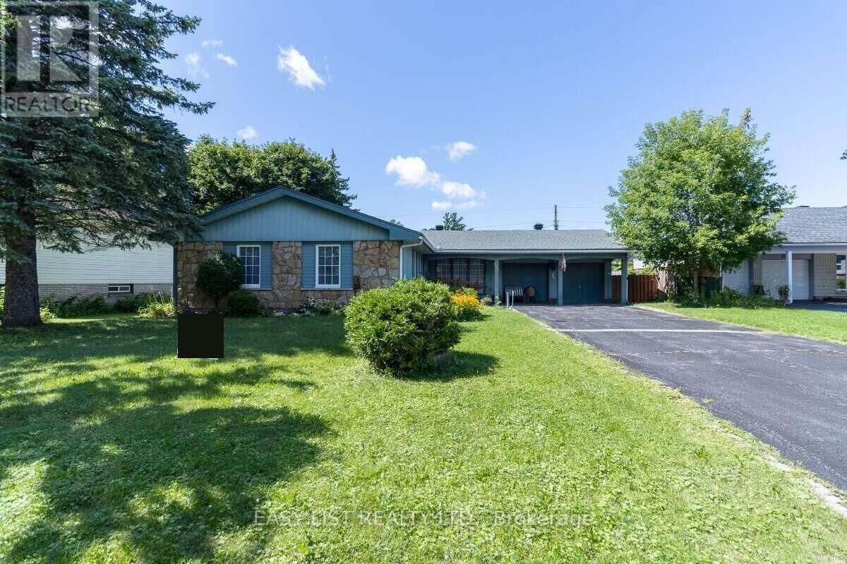 Property Photo: 1999 Garfield Avenue ON K2C 0W7
