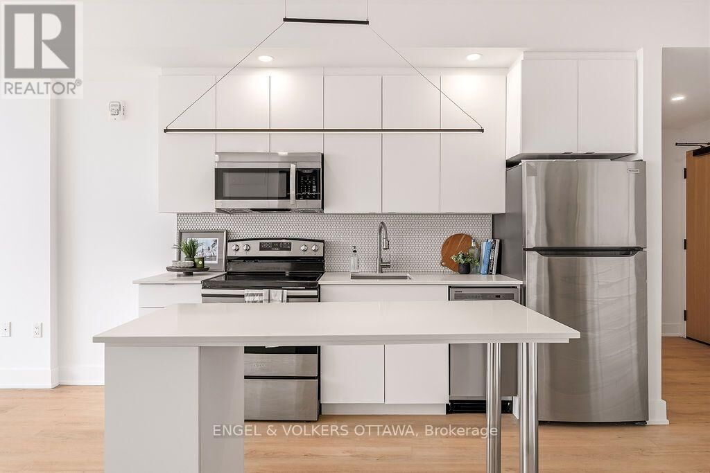 Property Photo:  929 Richmond Road 1206  ON K2B 6R1 