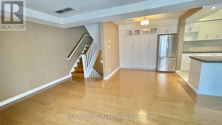 Property Photo:  101 McGill Street 2  ON M5B 1H5 