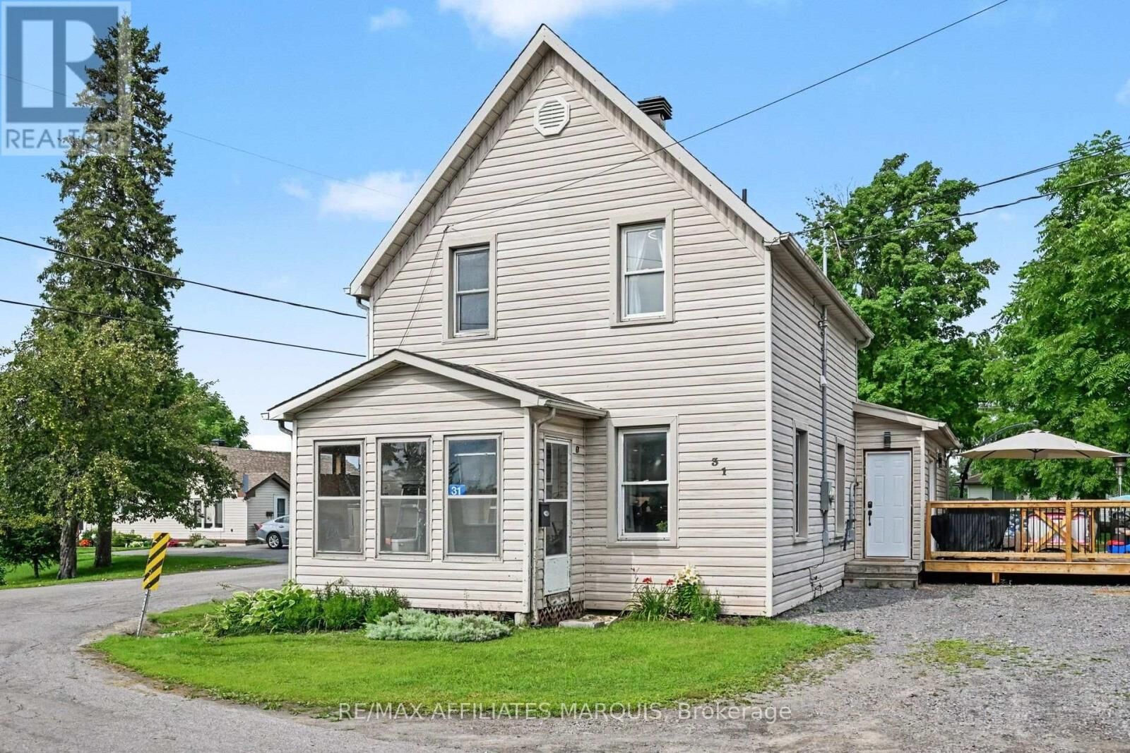 Property Photo: 31 Minto Avenue ON K7A 2X8