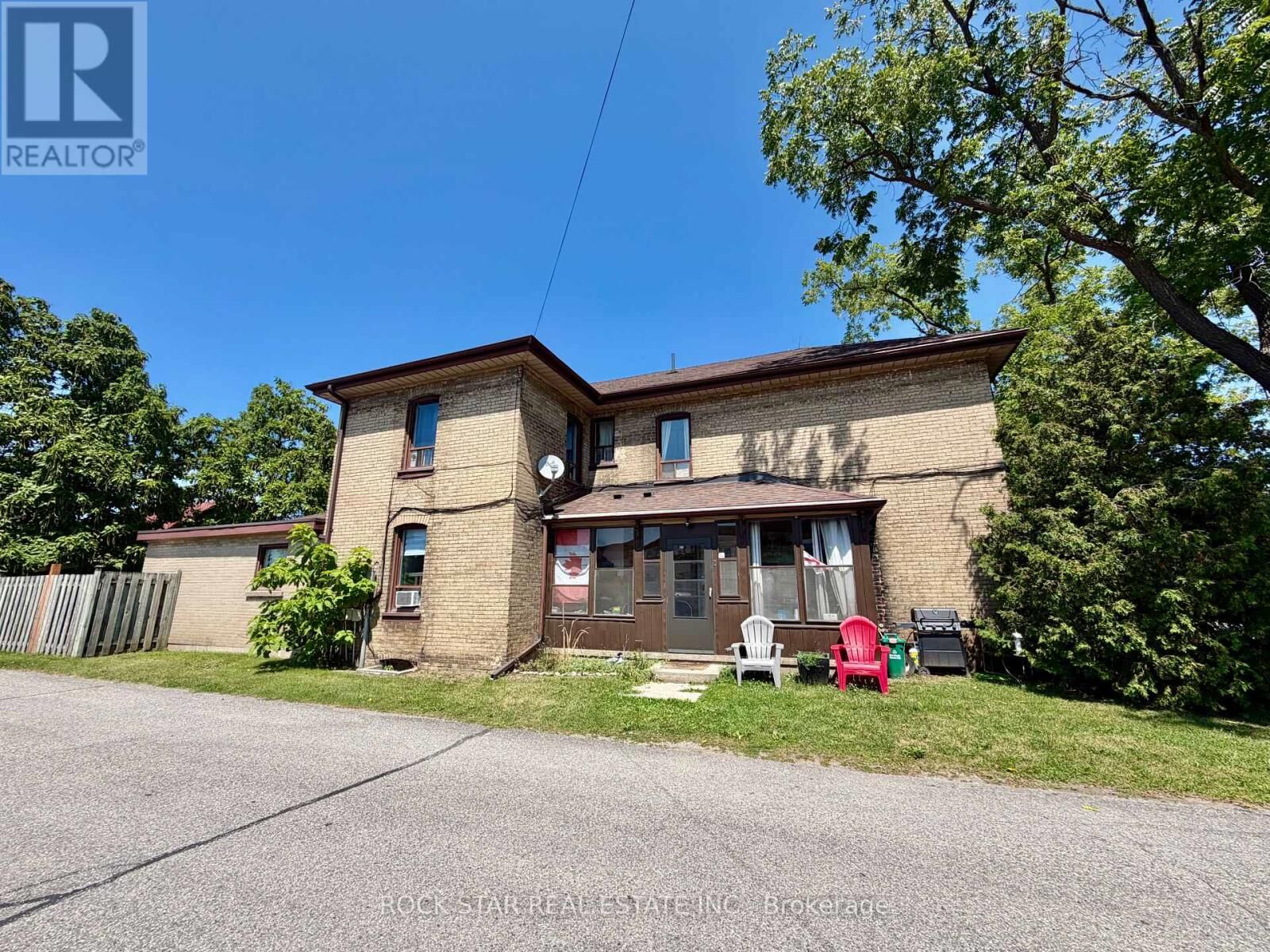 Property Photo: 135 Sherwood Drive ON N3T 1N8