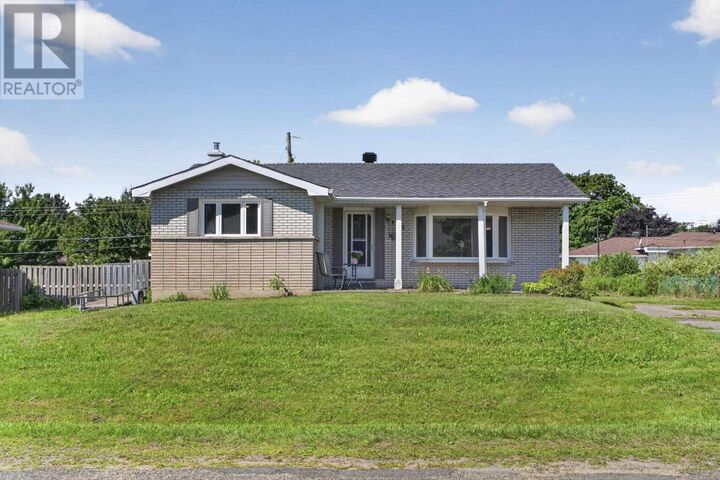 Property Photo: 153 Caledon St ON P6B 5C2