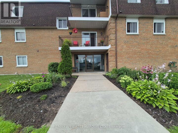 Property Photo:  220 Kenyon Street West 302  ON K0C 1A0 