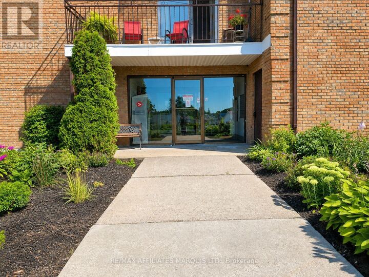 Property Photo: 220 Kenyon Street West 302 ON K0C 1A0