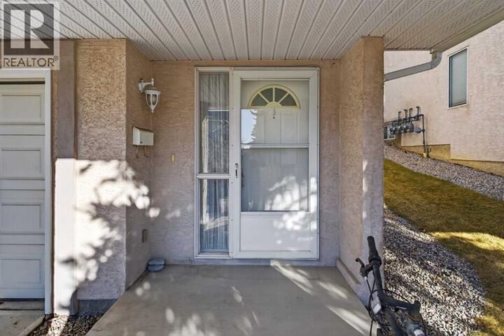 Property Photo: 320 Sierra Morena Green Southwest AB T3H 3H8