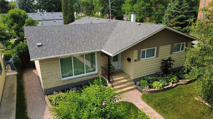 Property Photo: 58 Pleasant Bay MB R2K 0E3