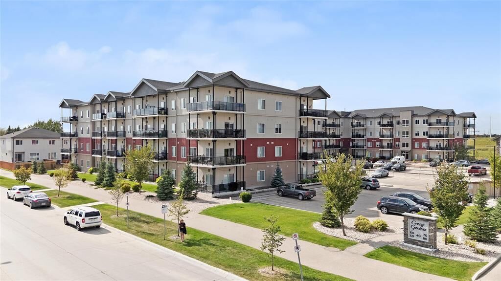 Property Photo: 50 Philip Lee Drive MB R3W 0P7