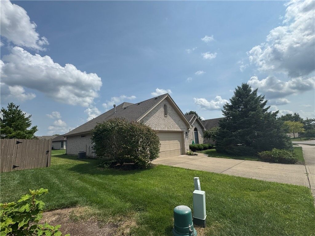 Property Photo:  9569 Country Path Trail  OH 45342 