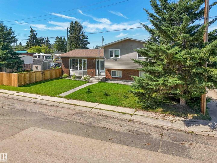 Property Photo:  4903 52 Avenue  AB T0E 0T0 