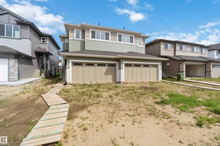 Property Photo: 1190 South Creek Wynd AB T7Z 0P5