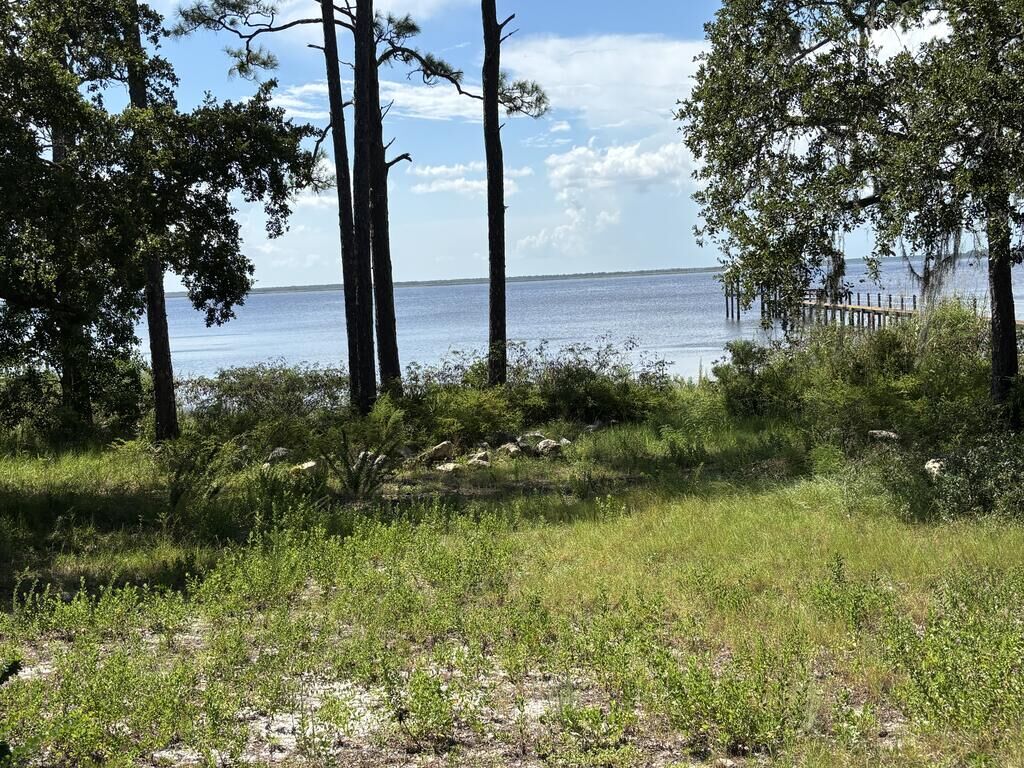 Property Photo: 213 N Bay Shore Dr FL 32328