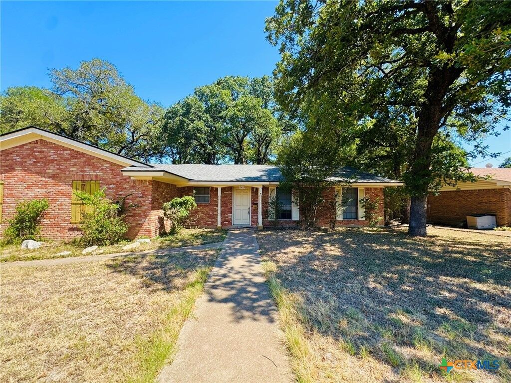 Property Photo:  2405 Osage Road  TX 76528 