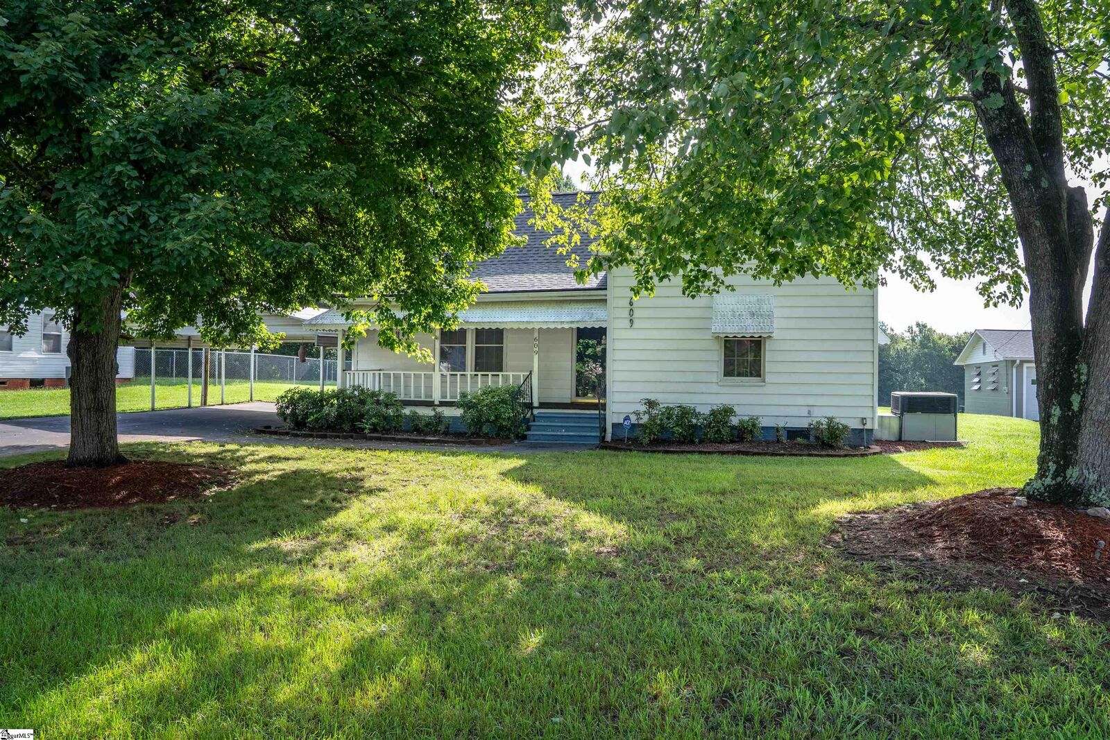 Property Photo:  609 S Georgia Avenue  SC 29323 
