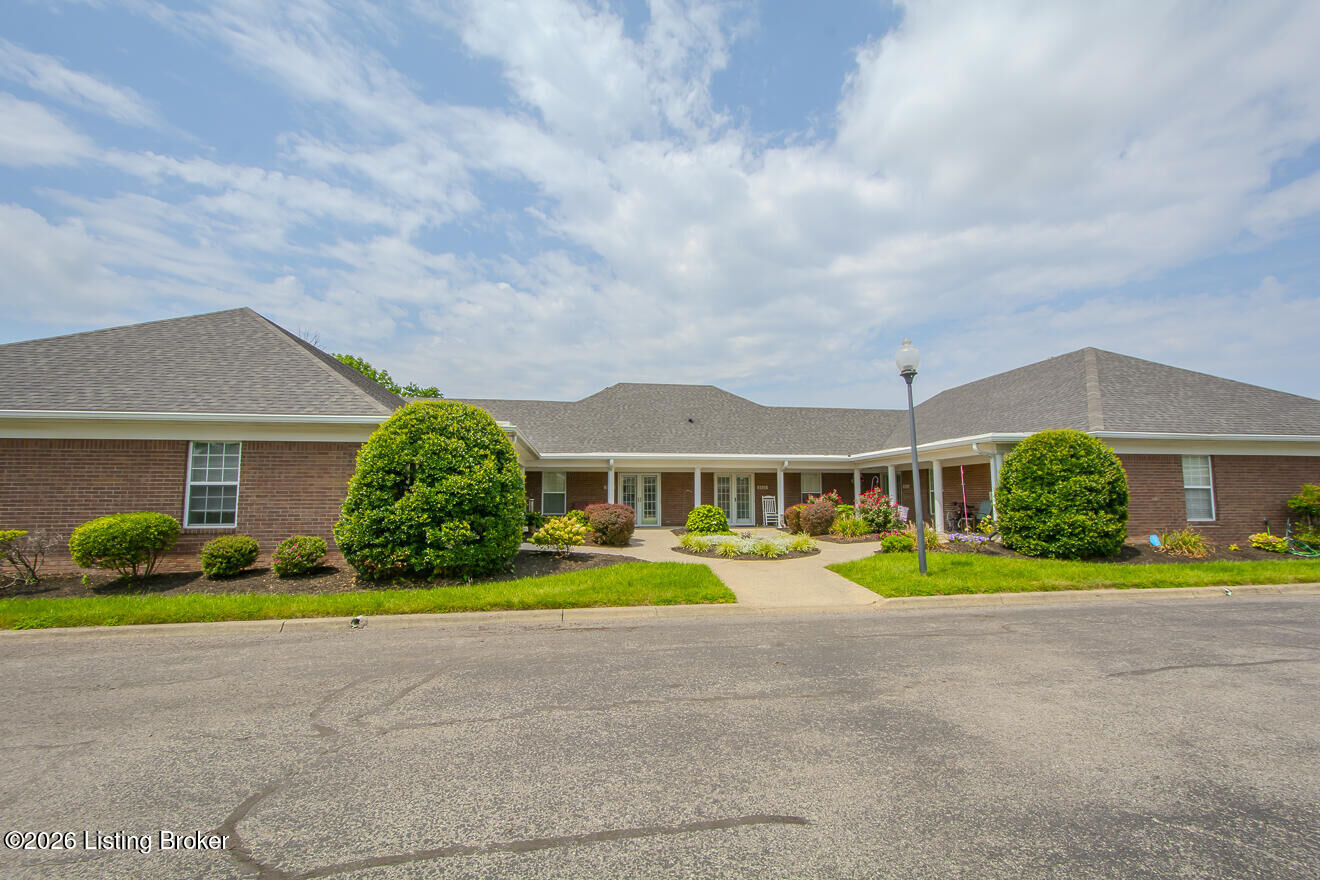 Property Photo: 8421 Elsie Ct KY 40228