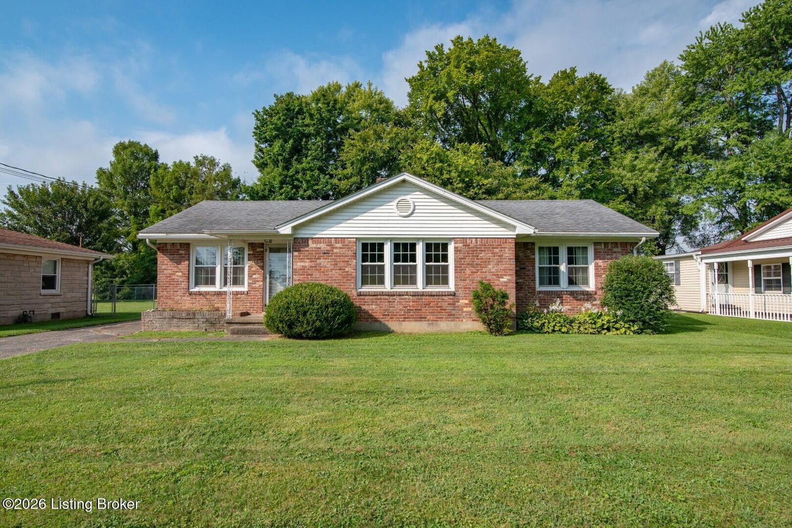 Property Photo:  212 Fairview Dr  KY 42701 
