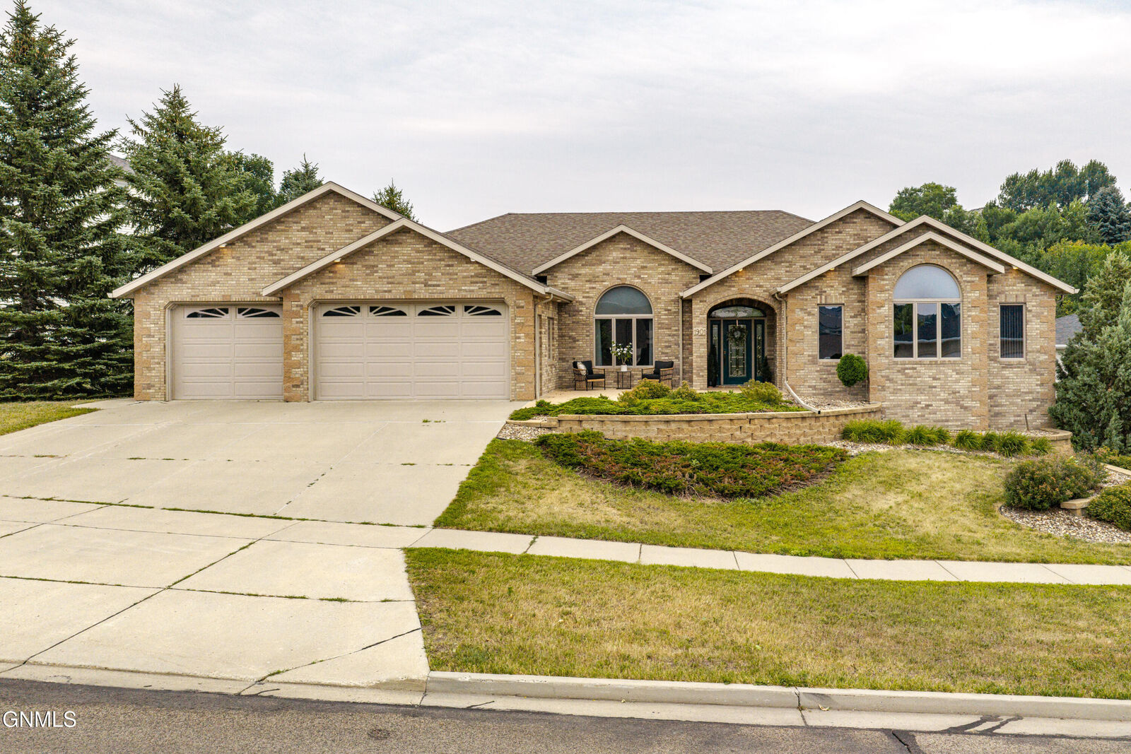 Property Photo:  1901 Valley Drive  ND 58503 