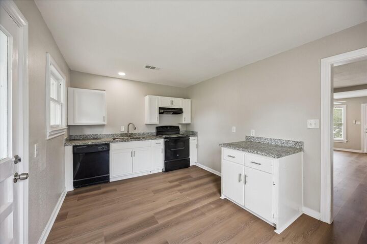 Property Photo:  613 Winding Way Street  TX 77566 