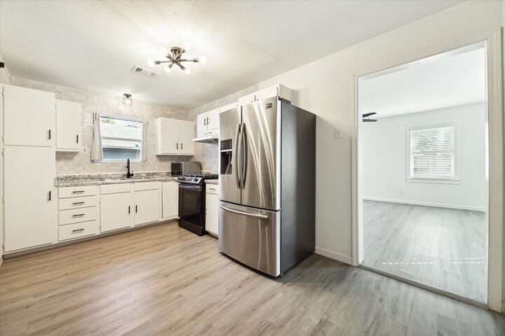 Property Photo: 1147 Du Barry Lane B TX 77018