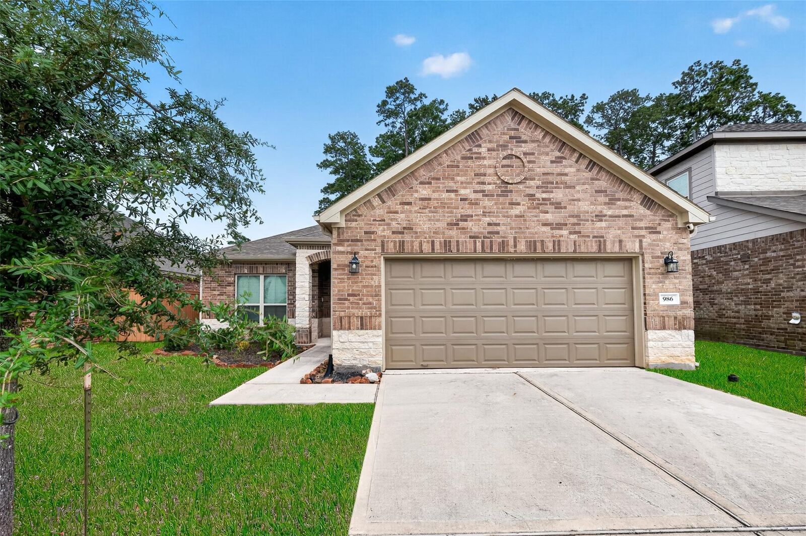 Property Photo:  986 Golden Willow Lane  TX 77304 