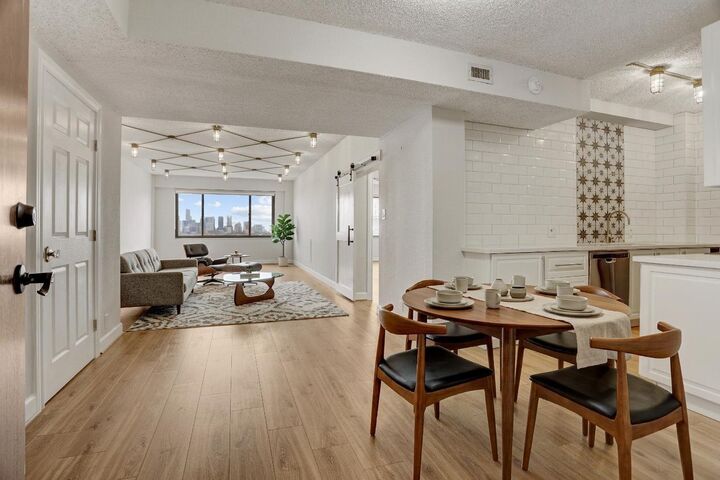 Property Photo: 1400 Hermann Drive 15D TX 77004