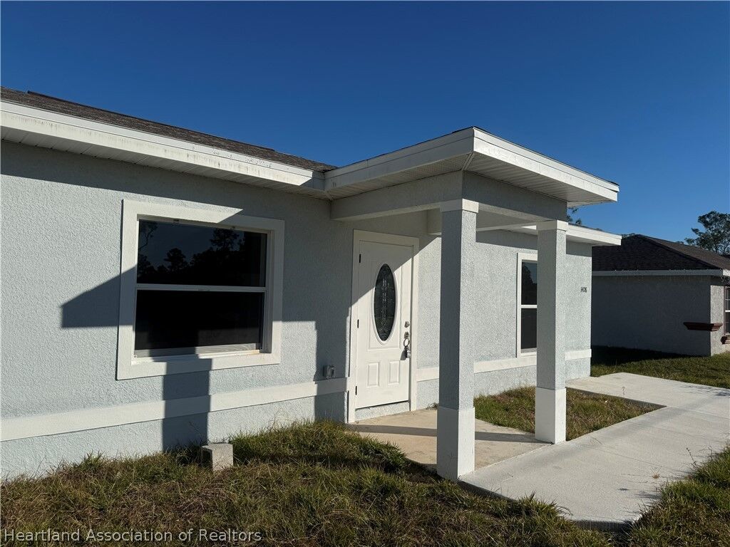 Property Photo: 1408 Bittersweet Street FL 33852