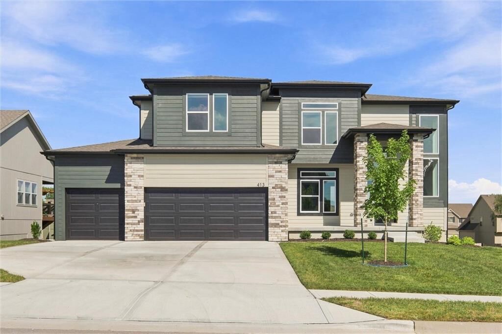 Property Photo: 413 Woodview Drive MO 64083