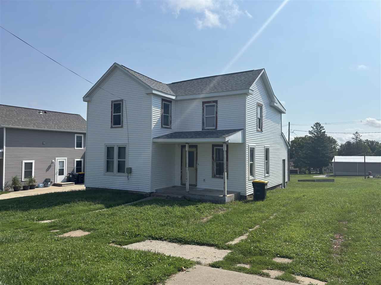 Property Photo:  405 Court Street  IA 52361 