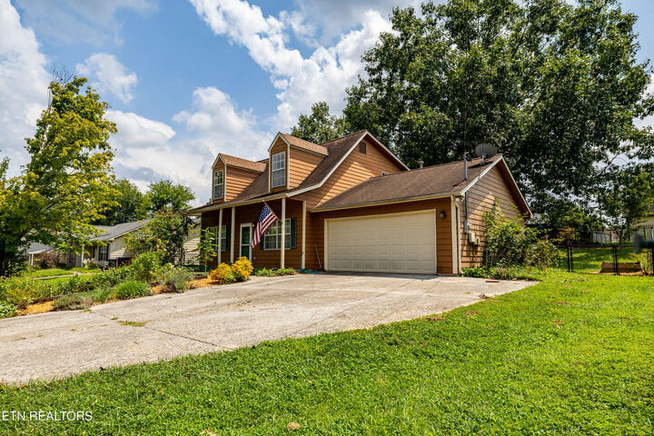 Property Photo: 2403 Crestpark Rd TN 37912