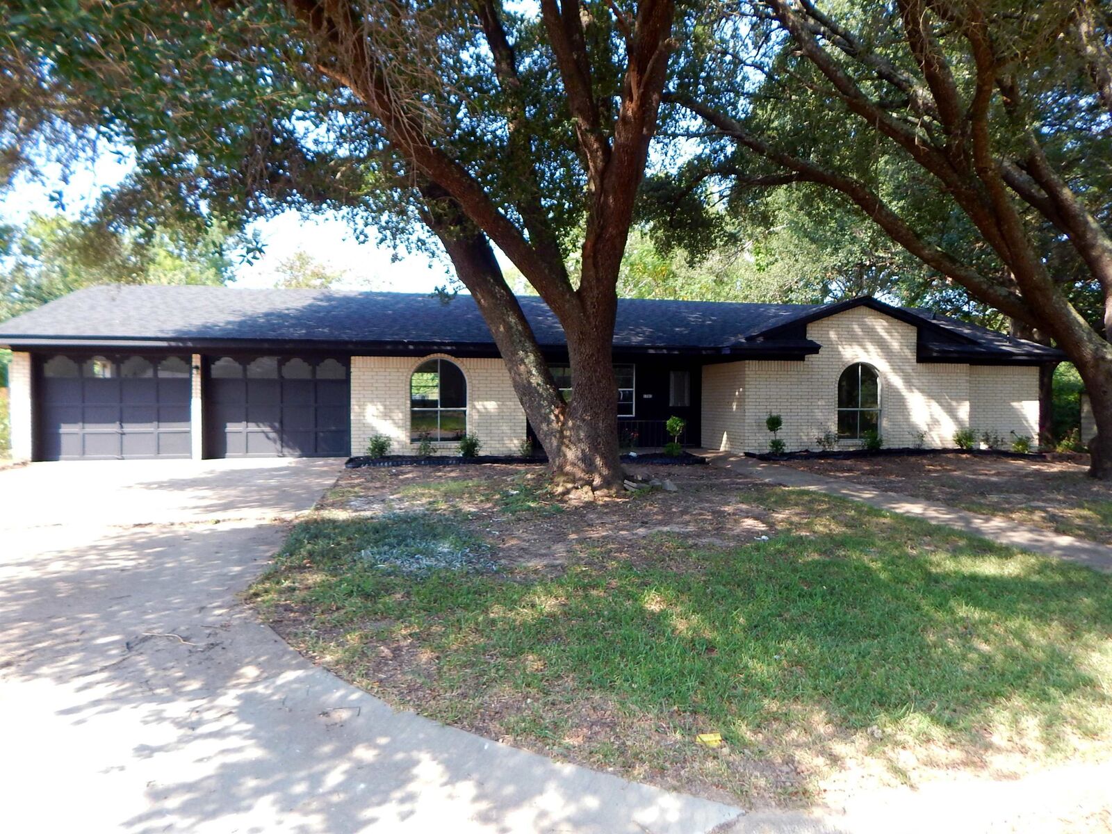 Property Photo: 1703 Briarwood St. TX 75644
