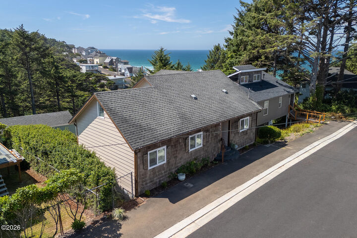 Property Photo:  860 SW 10th Street  OR 97367 