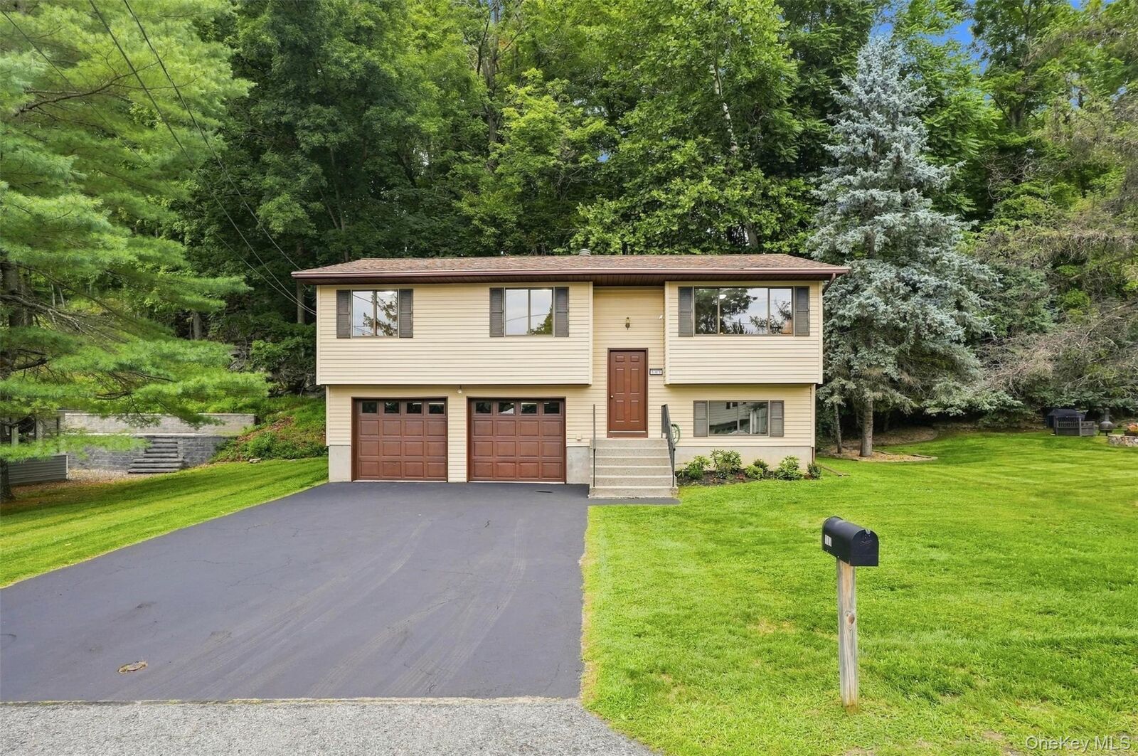 Property Photo:  107 Sutton Park Road  NY 12603 