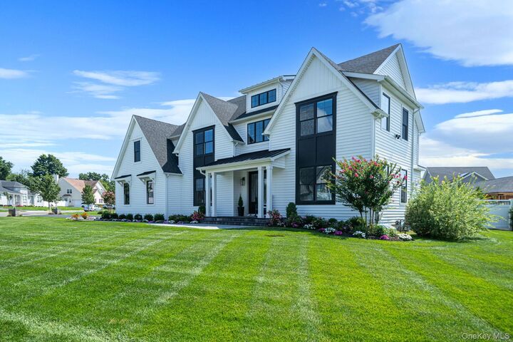Property Photo:  53 Southview Circle  NY 11755 