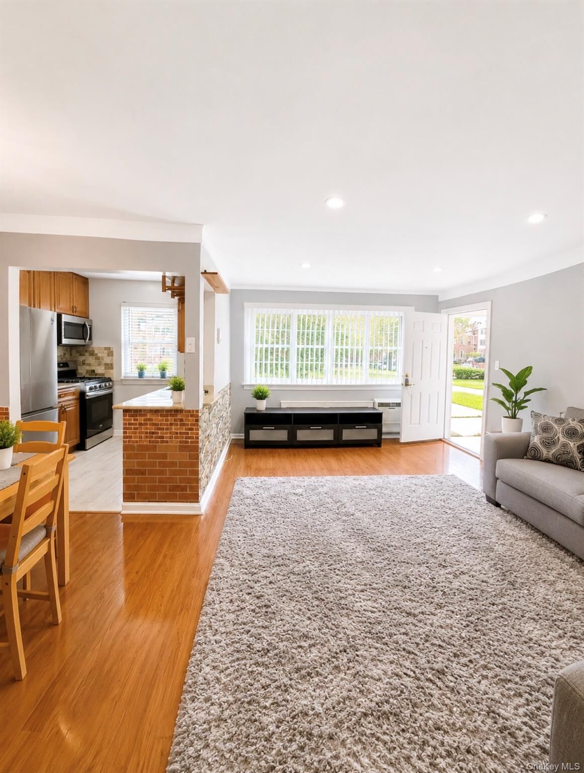 Property Photo:  15054 Melbourne Avenue 1R  NY 11367 