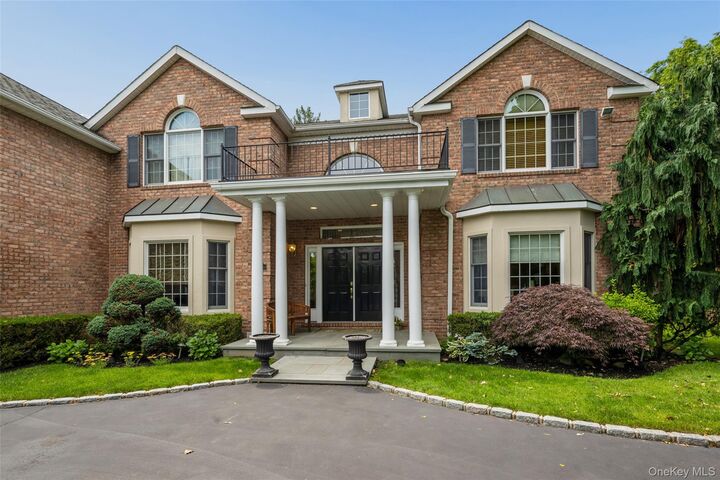 Property Photo:  50 Eastwoods Court  NY 11576 