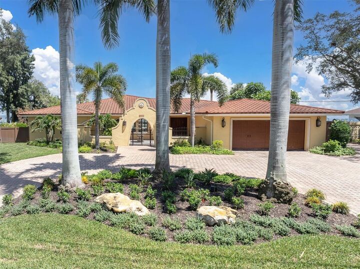 Property Photo: 5810 Bahama Shores Drive S FL 33705