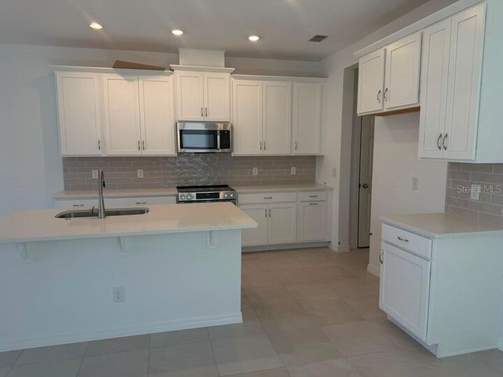 Property Photo: 408 Oak Flat Alley FL 34736