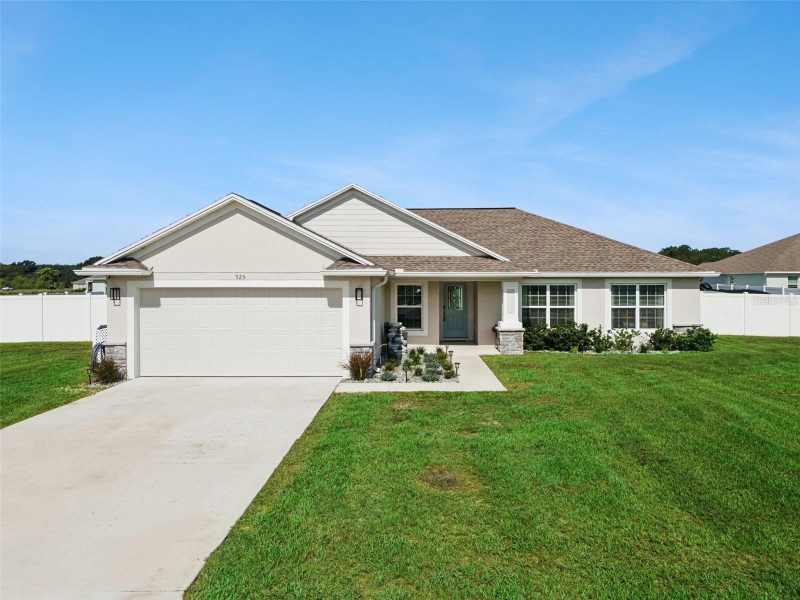 Property Photo:  925 Lochland Loop  FL 33830 
