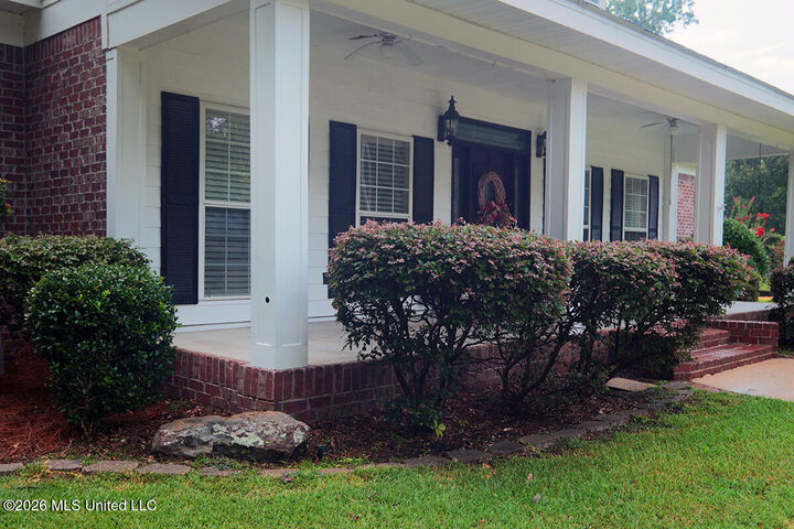 Property Photo: 2230 Wildwood Drive MS 39073