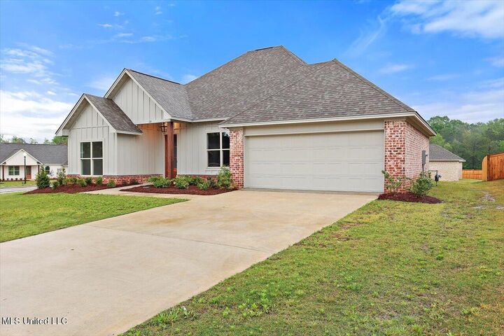 Property Photo: 120 Willow Way MS 39046