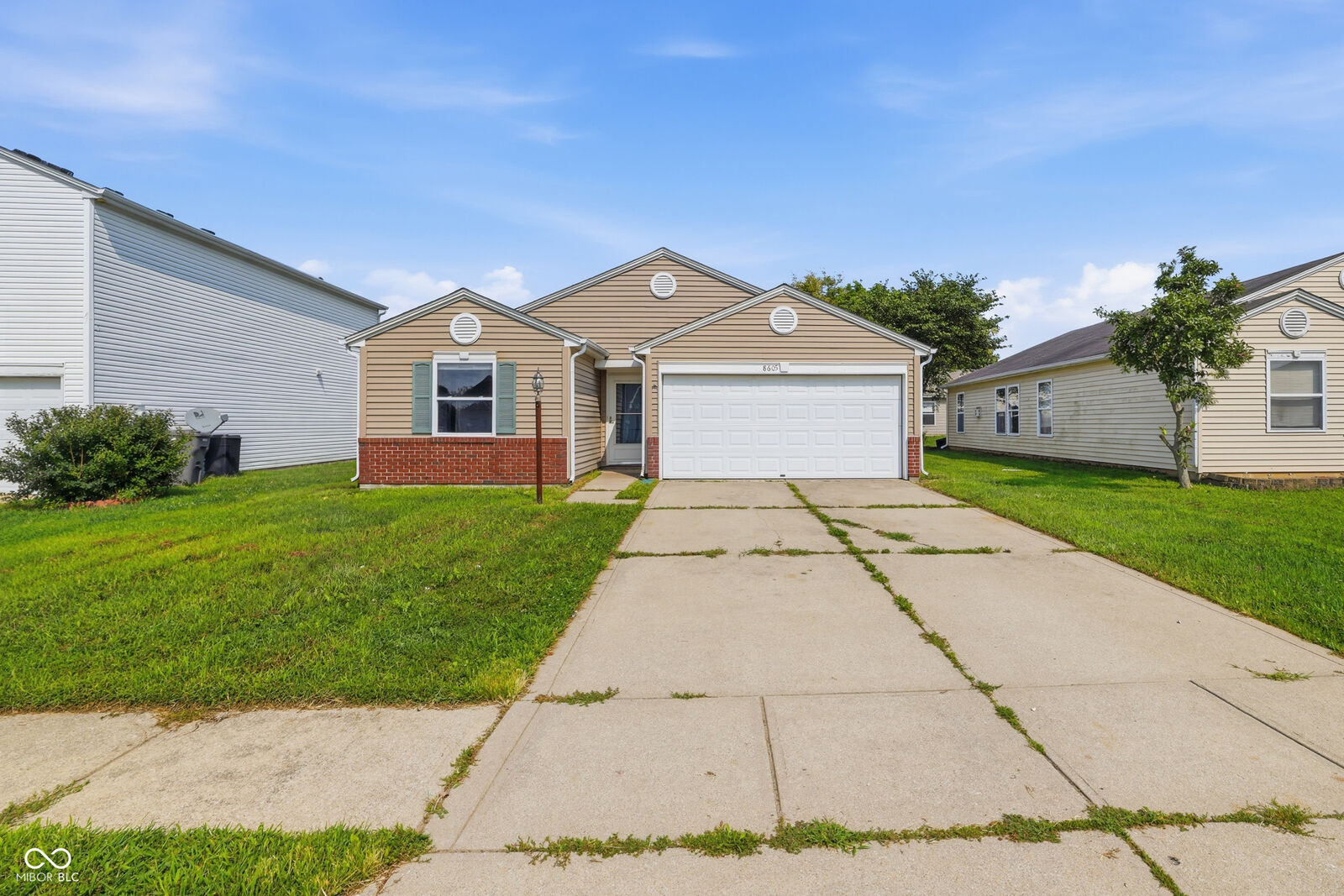 Property Photo:  8605 Bluff Point Way  IN 46113 