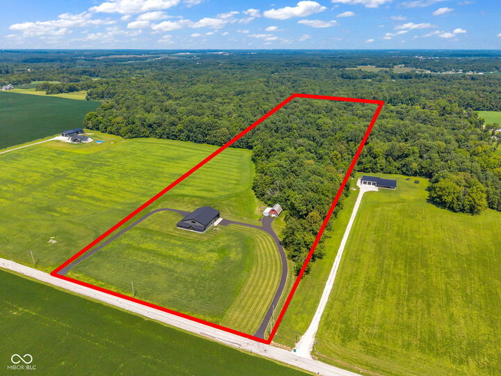 Property Photo: 4735 E County Road 550 S IN 46135