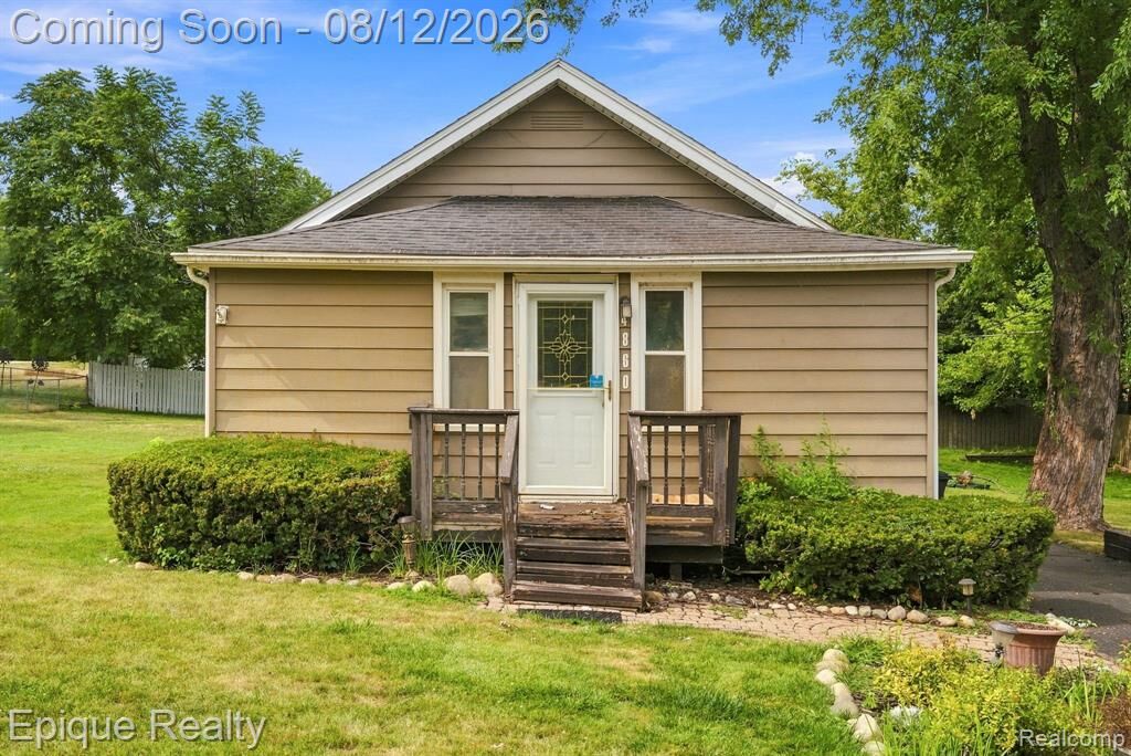 Property Photo:  4860 Lakeview Avenue  MI 48324 1541 