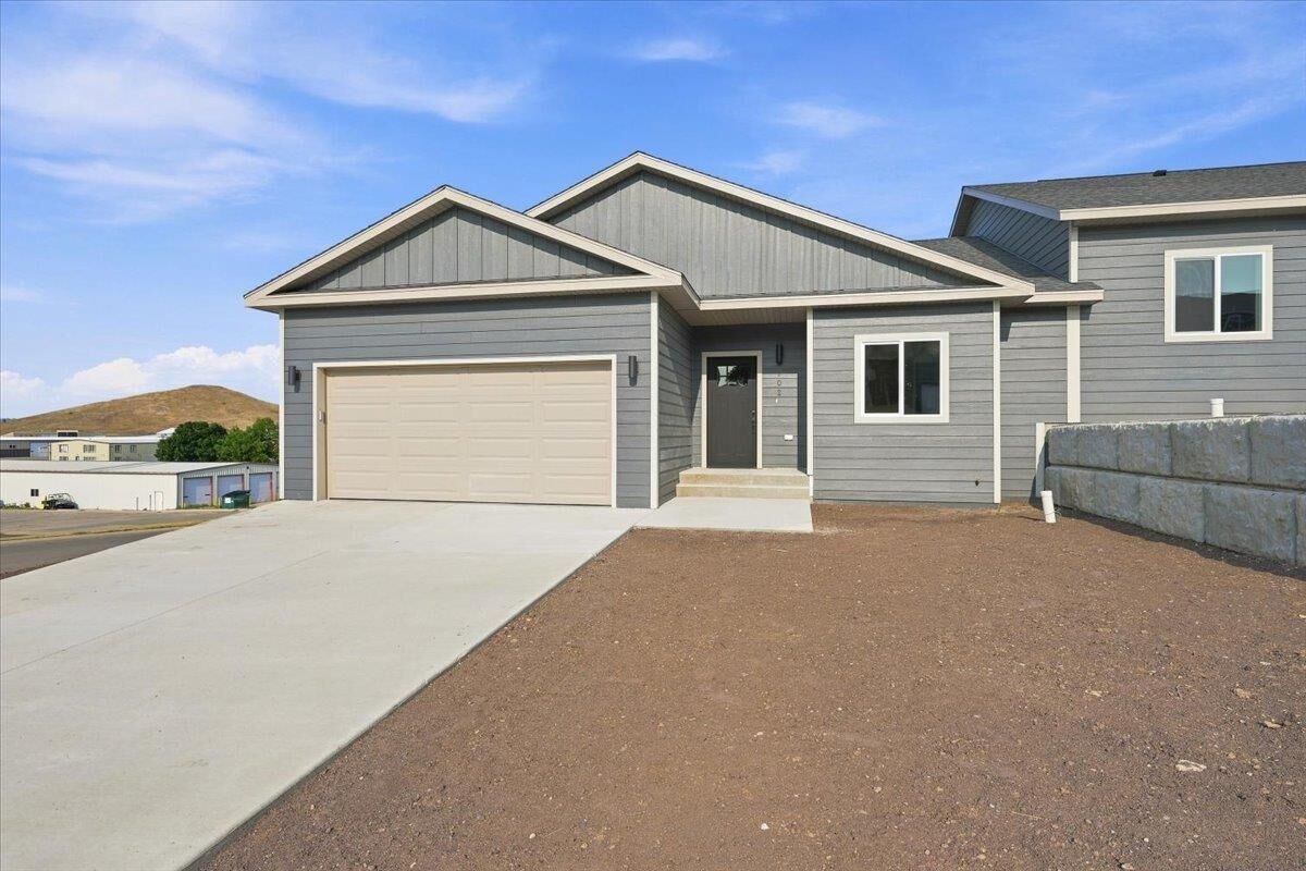 Property Photo: 702 S 31st Street SD 57783