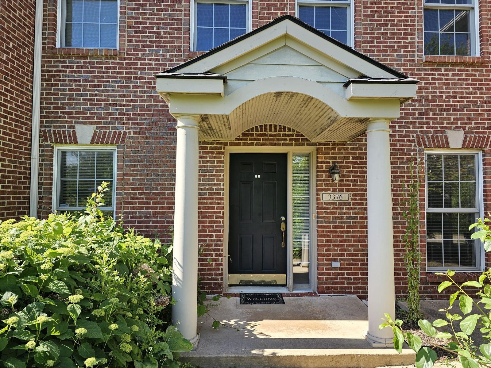 Property Photo: 3376 Endsleigh Lane MI 48197
