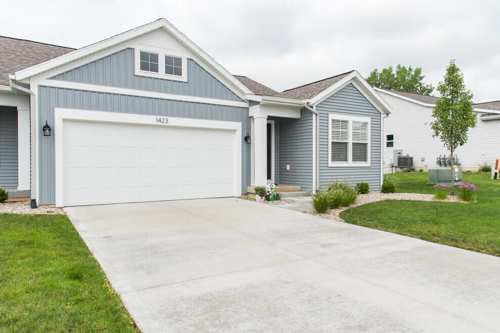 Property Photo:  1423 N Village Circle  MI 49009 