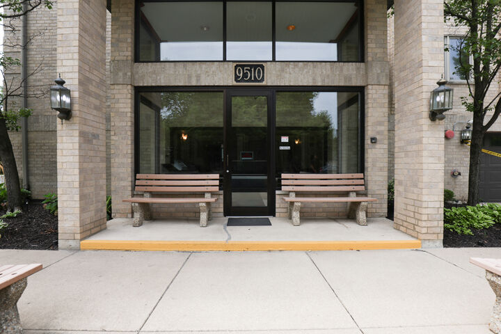 Property Photo:  9510 S Kolmar Avenue 408  IL 60453 